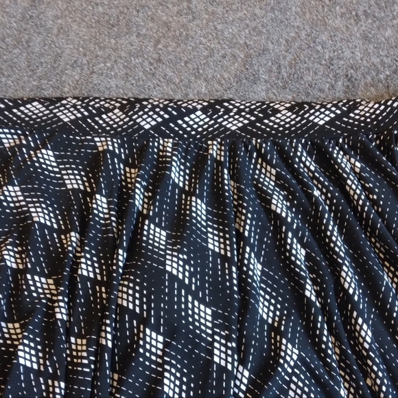 Catherine's flowy skirt - Picture 3 of 5